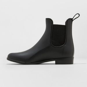 🌟NEW🌟 RUBBER BOOTS